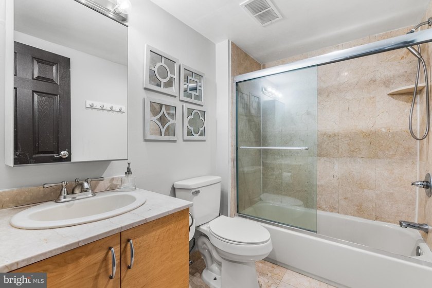 Welcome to 200 Lombard Street, Unit 528 at Abbotts Square, a - photo 15