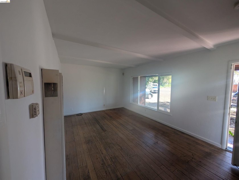 Oakland Duplex. Good bones with room for some finishing touches - photo 22