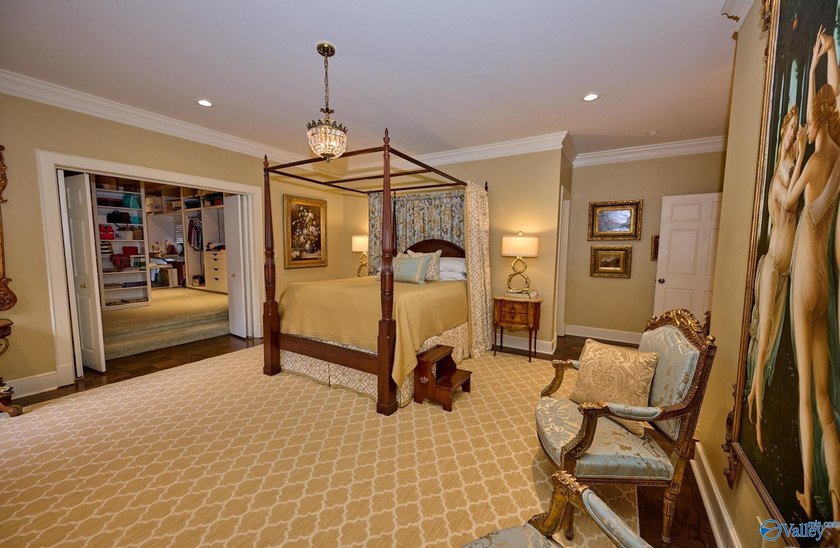 New Price! This gorgeous Southern Estate blends elegance with - photo 22