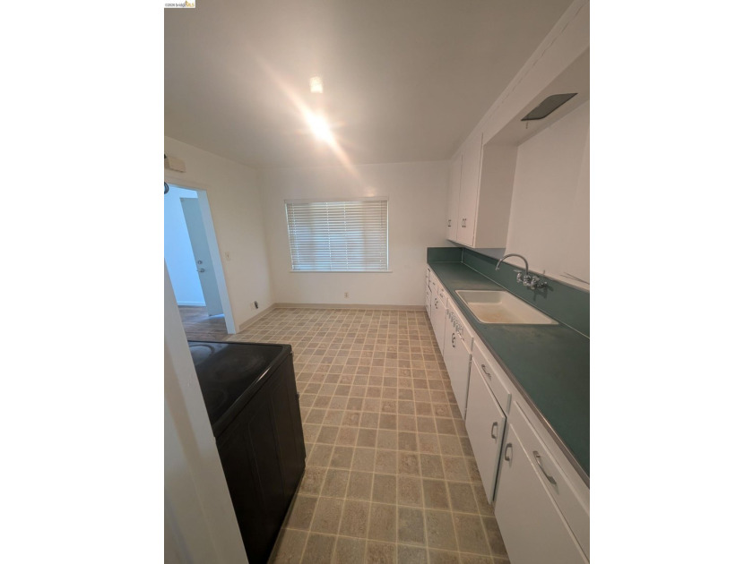 Oakland Duplex. Good bones with room for some finishing touches - photo 25