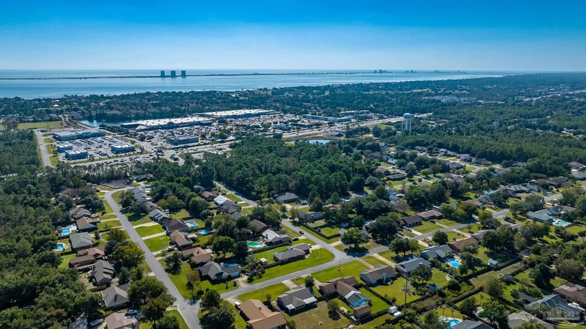 Discover an exceptional opportunity in the heart of Gulf Breeze! - photo 25