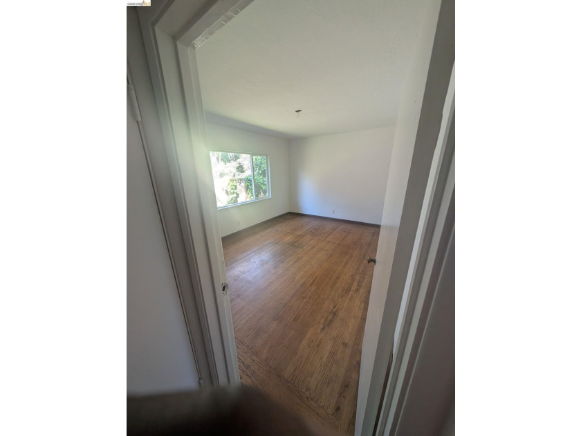 Oakland Duplex. Good bones with room for some finishing touches - photo 27