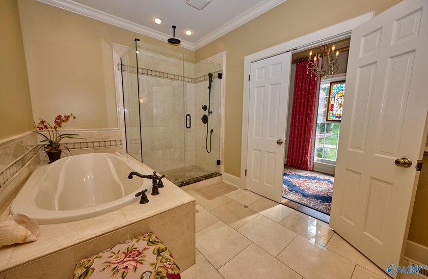 New Price! This gorgeous Southern Estate blends elegance with - photo 27
