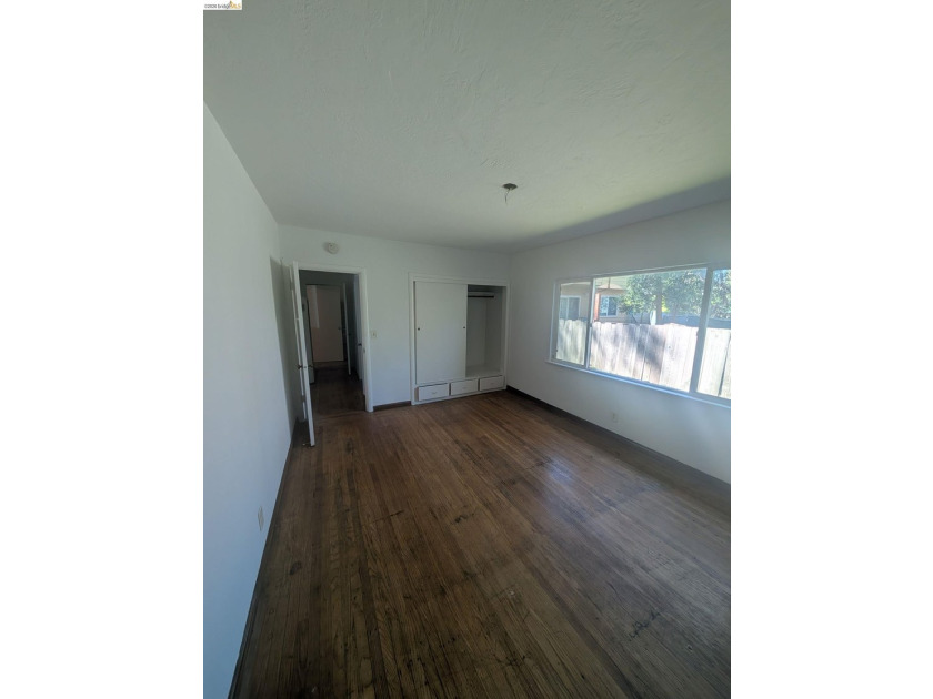 Oakland Duplex. Good bones with room for some finishing touches - photo 29