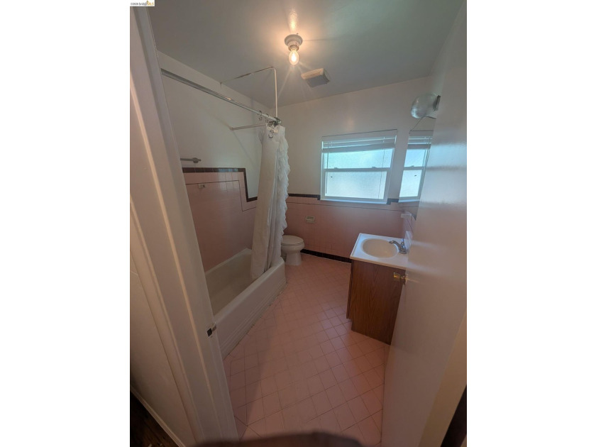 Oakland Duplex. Good bones with room for some finishing touches - photo 30