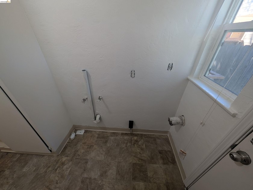 Oakland Duplex. Good bones with room for some finishing touches - photo 31
