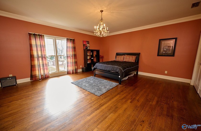 New Price! This gorgeous Southern Estate blends elegance with - photo 32