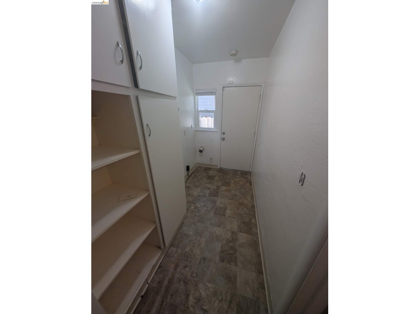 Oakland Duplex. Good bones with room for some finishing touches - photo 33