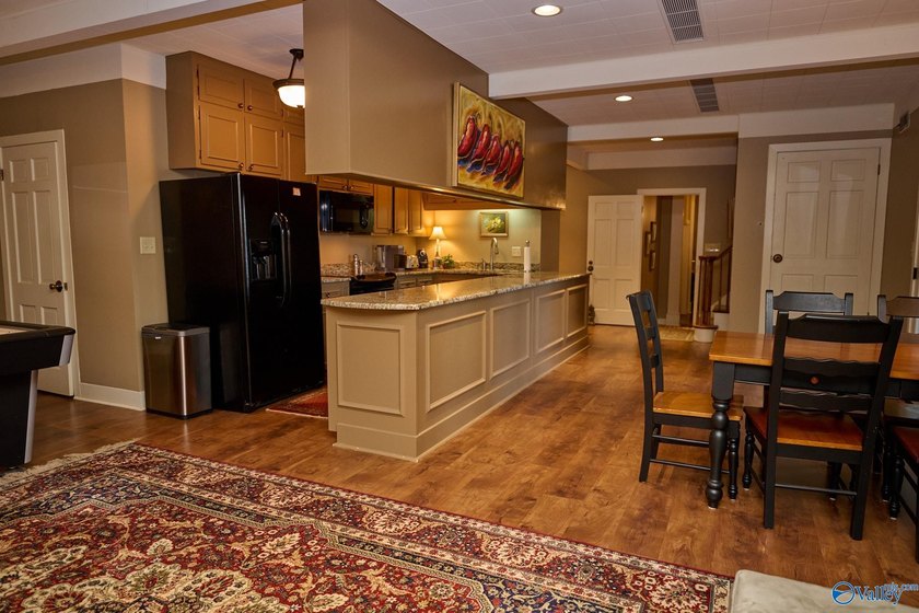 New Price! This gorgeous Southern Estate blends elegance with - photo 36