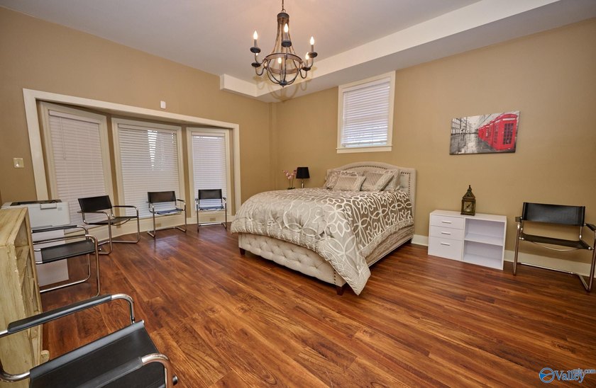 New Price! This gorgeous Southern Estate blends elegance with - photo 40