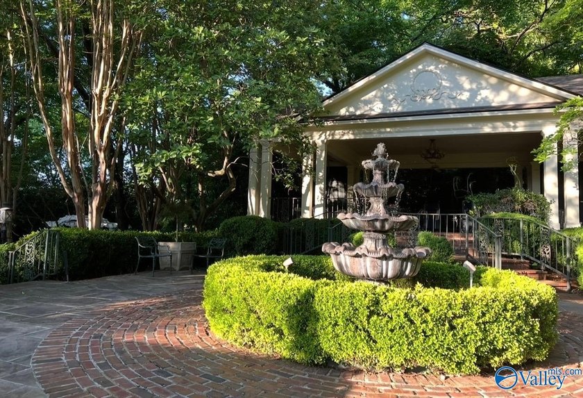 New Price! This gorgeous Southern Estate blends elegance with - photo 44