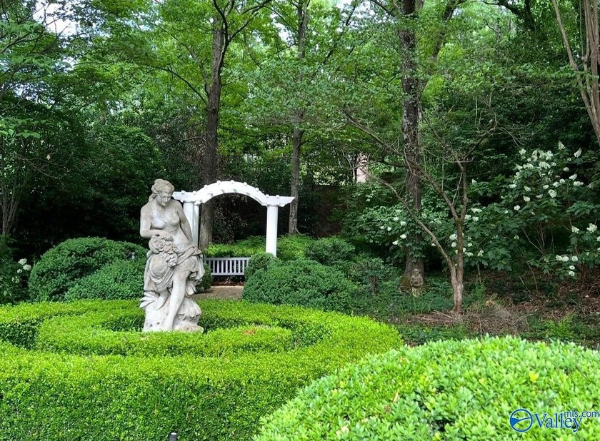 New Price! This gorgeous Southern Estate blends elegance with - photo 45