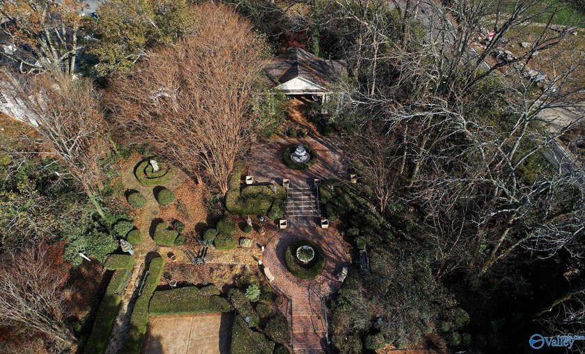 New Price! This gorgeous Southern Estate blends elegance with - photo 49