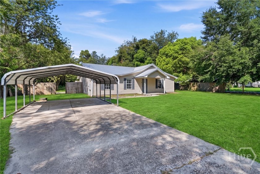 Welcome to 103 Touchstone Drive in Brunswick! This 3-bedroom - photo 3