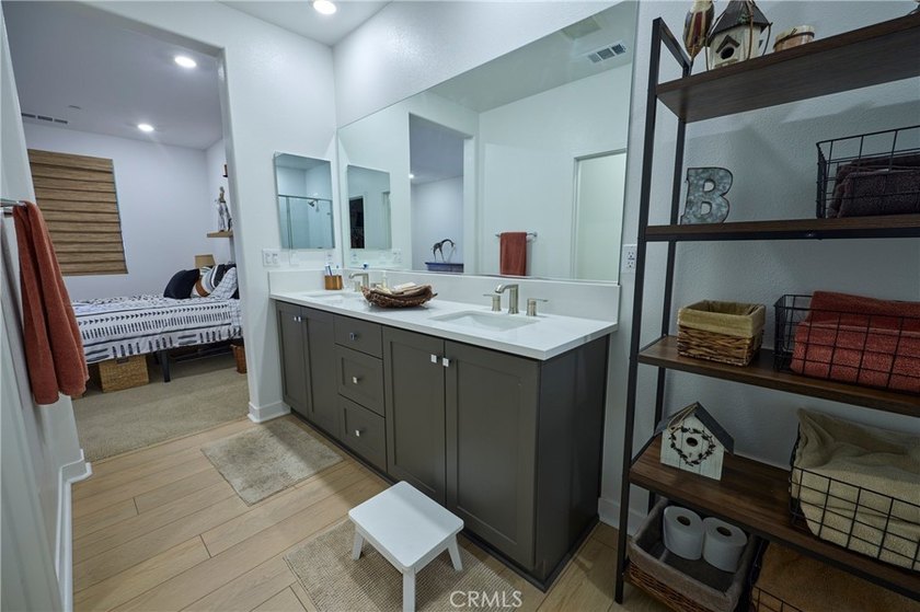 3 years new . 2 bed + den . 2 bath . 1,252 sq ft . Rancho - photo 13