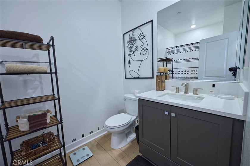 3 years new . 2 bed + den . 2 bath . 1,252 sq ft . Rancho - photo 15