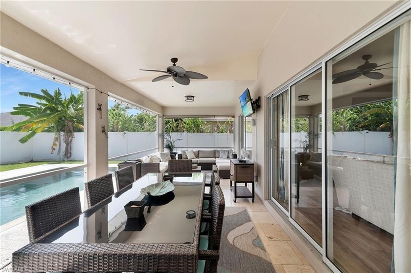 Ideally situated just moments from Mackle Park, this beautifully - photo 21