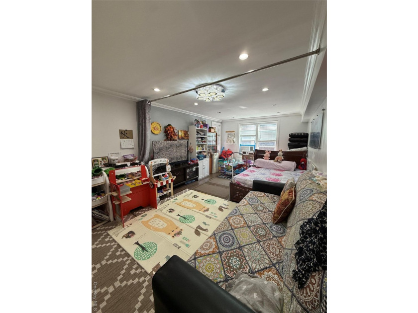 Cash buyers only. Rare opportunity to own a spacious corner - photo 2