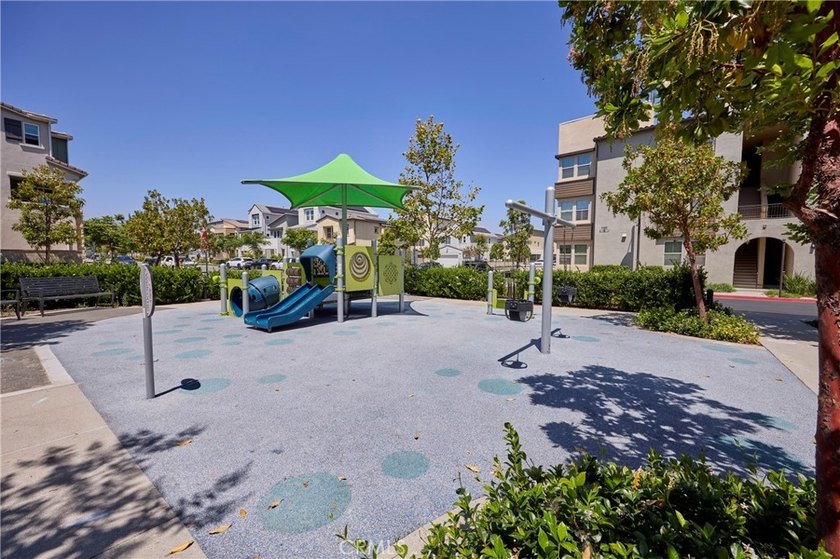 3 years new . 2 bed + den . 2 bath . 1,252 sq ft . Rancho - photo 23