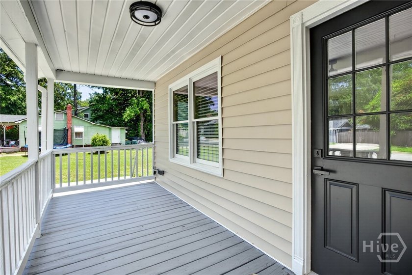 Welcome to 1209 E 69th Street, an adorable Savannah bungalow - photo 4
