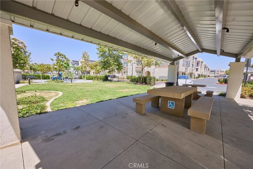3 years new . 2 bed + den . 2 bath . 1,252 sq ft . Rancho - photo 25