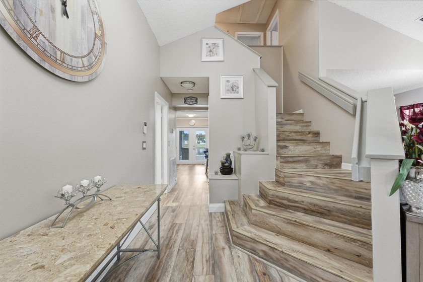 Beautifully updated throughout and move in ready! Open &amp; - photo 9