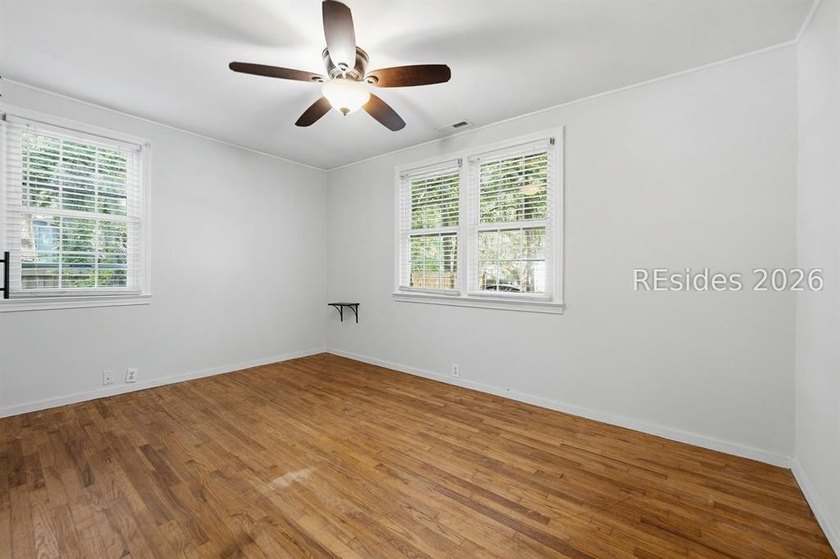 Charming Pigeon Point Cottage! Nestled in one of Beaufort's most - photo 19