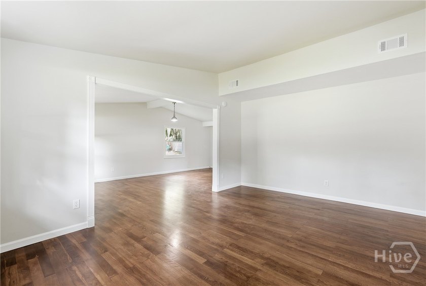 Fully renovated 3-bedroom, 2-bath ranch home on a desirable - photo 7