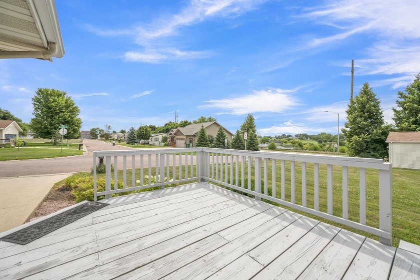 Fantastic 4-bedroom, 2-bathroom family home in Milford's - photo 3