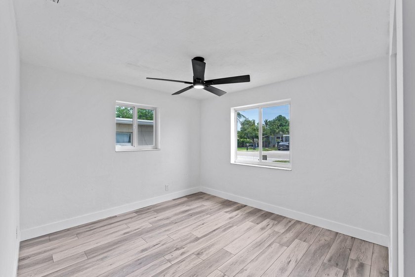 Welcome this Beautiful fully remodeled 3 bedroom 1 bathroom to - photo 15