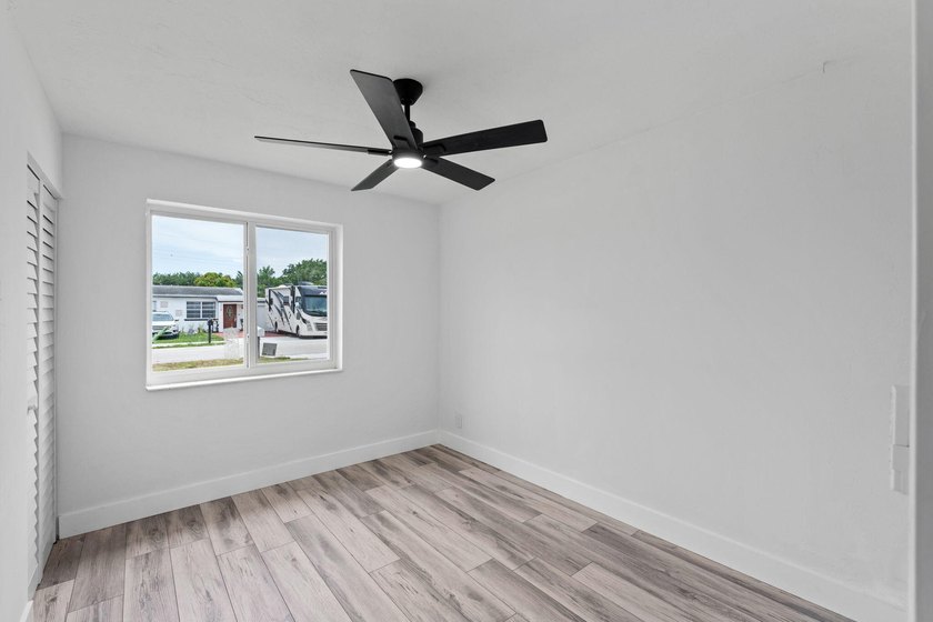Welcome this Beautiful fully remodeled 3 bedroom 1 bathroom to - photo 16