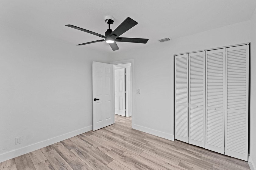 Welcome this Beautiful fully remodeled 3 bedroom 1 bathroom to - photo 18