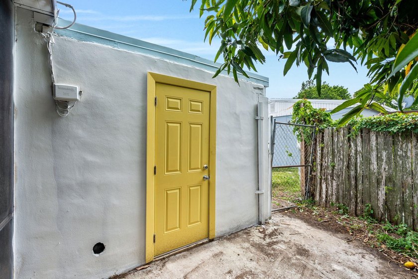 Welcome this Beautiful fully remodeled 3 bedroom 1 bathroom to - photo 24