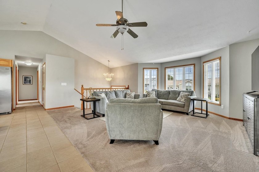 Incredible space and an ideal location meet in this 4-bedroom - photo 5