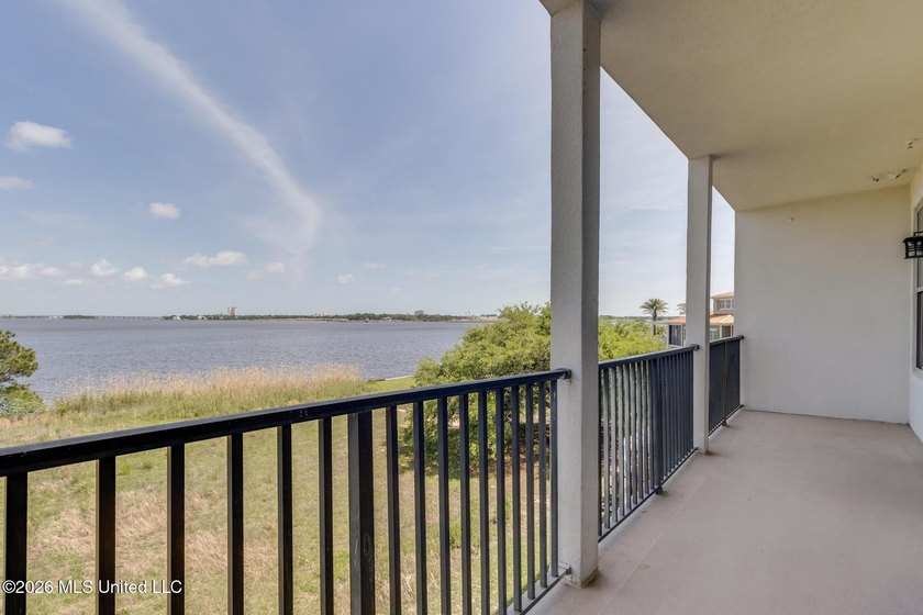 Bright and tranquil bayfront condo featuring 2 bedrooms and 2 - photo 20