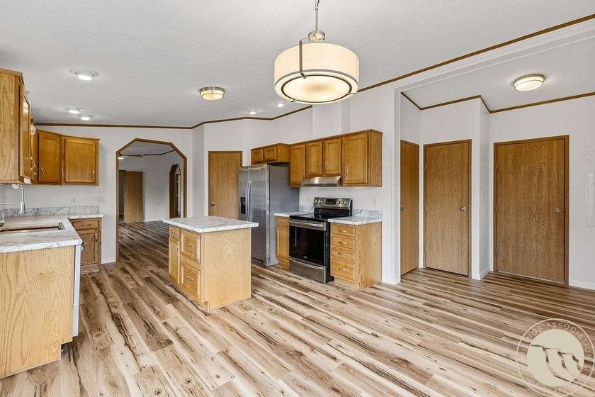 Enjoy the space and value of small-town living! This spacious - photo 4