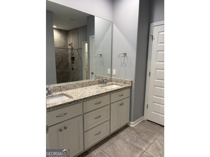WOW! Fabulous home is ready for new buyer(s)! A true end unit! - photo 15