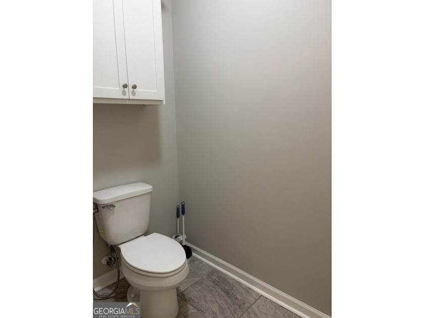 WOW! Fabulous home is ready for new buyer(s)! A true end unit! - photo 17