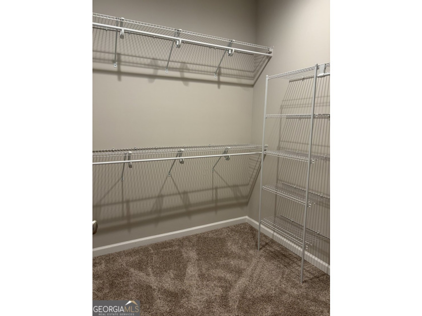 WOW! Fabulous home is ready for new buyer(s)! A true end unit! - photo 18