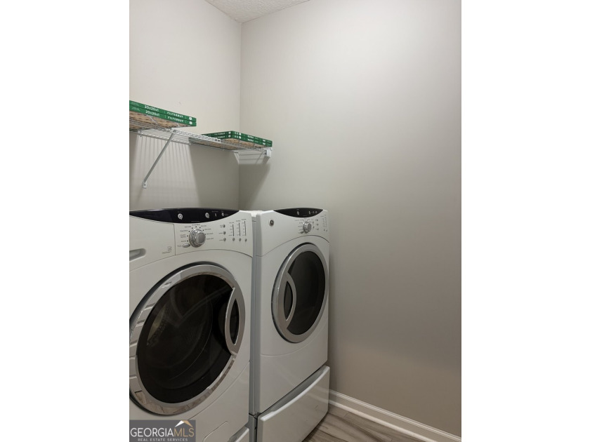 WOW! Fabulous home is ready for new buyer(s)! A true end unit! - photo 19