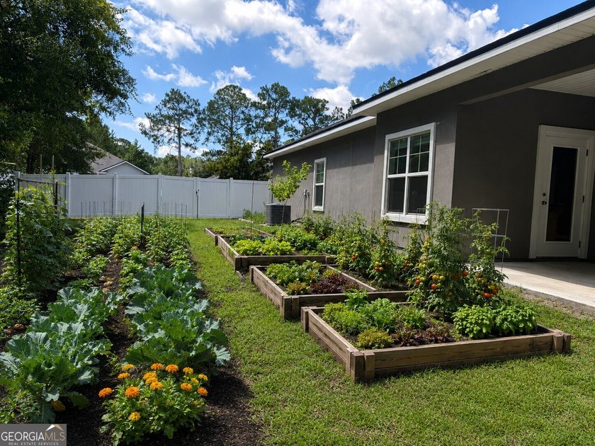 WOW! Fabulous home is ready for new buyer(s)! A true end unit! - photo 30