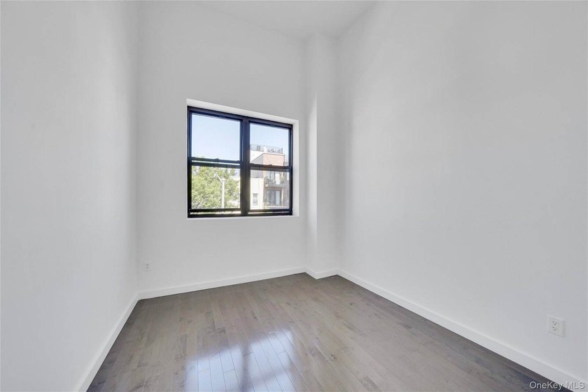 Exceptional opportunity to acquire a comprehensively renovated - photo 11