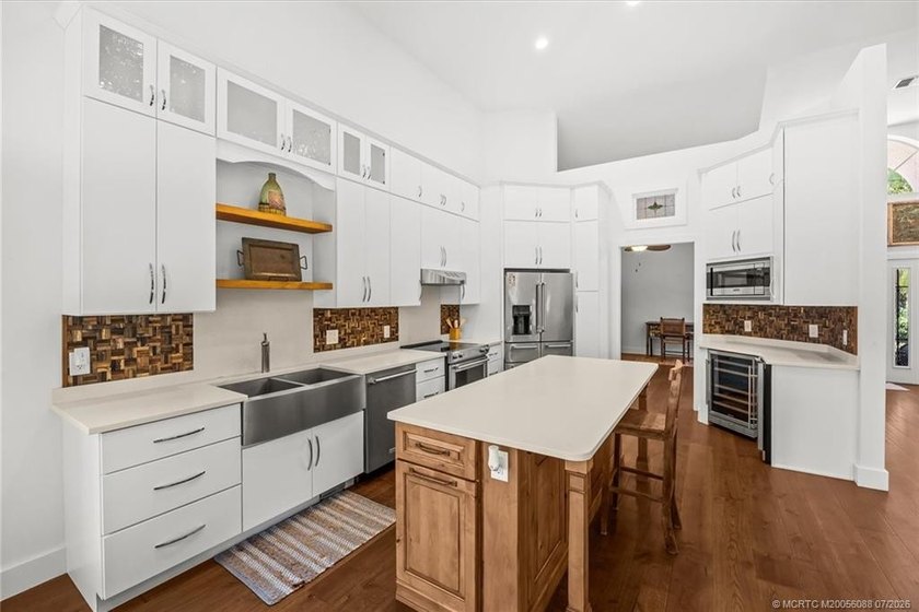 Luxury Living in Harbour Ridge Country Club! Renovated and - photo 11