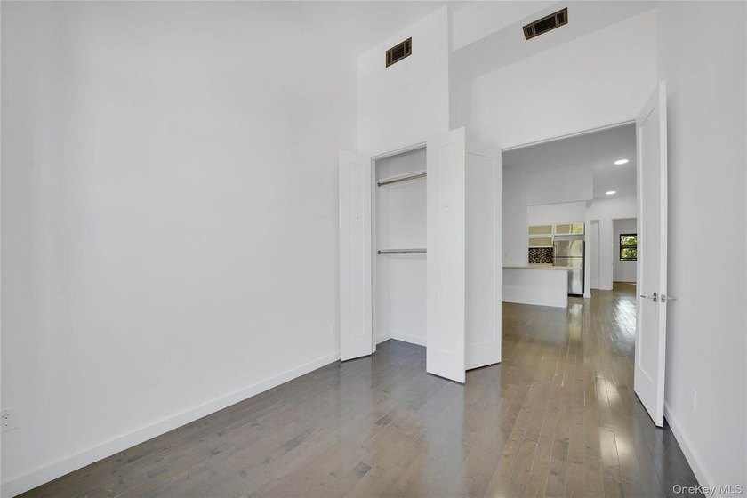 Exceptional opportunity to acquire a comprehensively renovated - photo 13