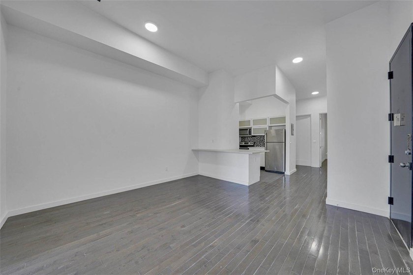 Exceptional opportunity to acquire a comprehensively renovated - photo 14