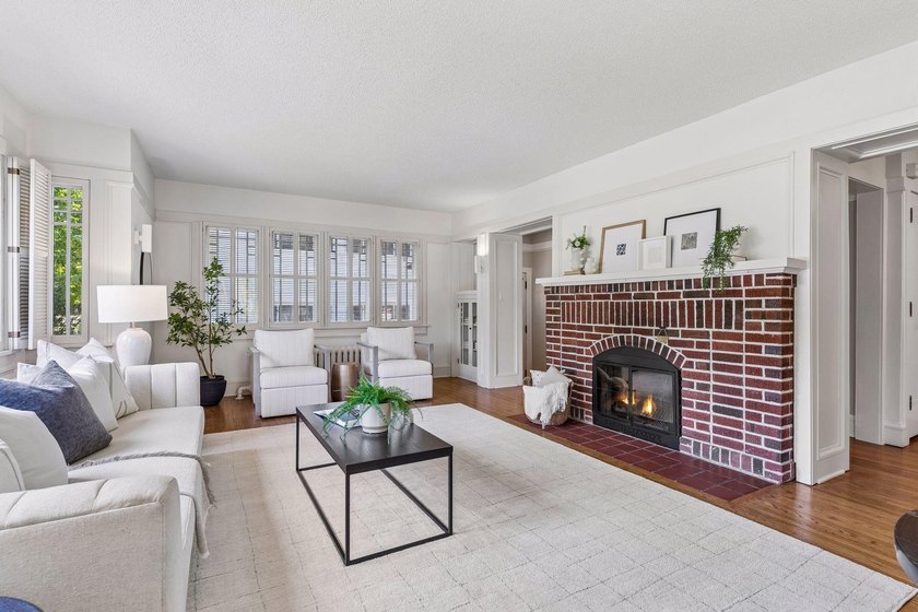 Discover the endless charm of this beautifully preserved 1923 - photo 14