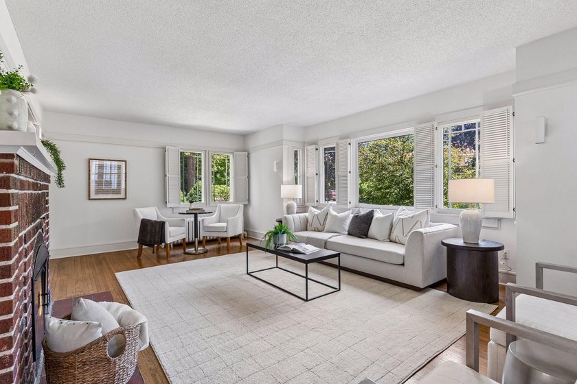 Discover the endless charm of this beautifully preserved 1923 - photo 15