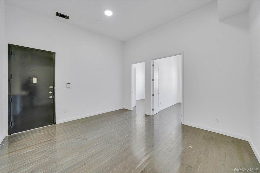 Exceptional opportunity to acquire a comprehensively renovated - photo 16