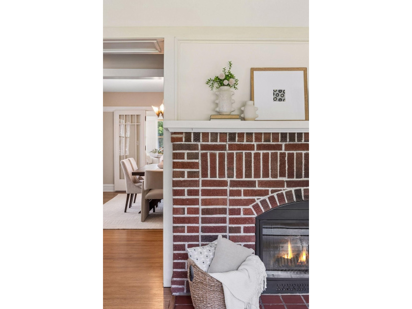 Discover the endless charm of this beautifully preserved 1923 - photo 16