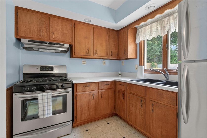 Welcome to this comfortable raised ranch in a very convenient - photo 21